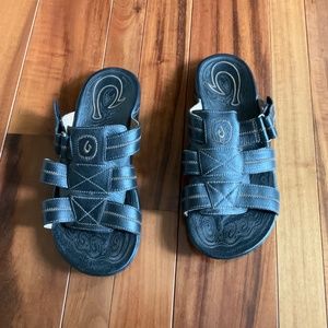 Olukai Mens Kaula Slides Size 11 (marked as size 12) only worn once inside